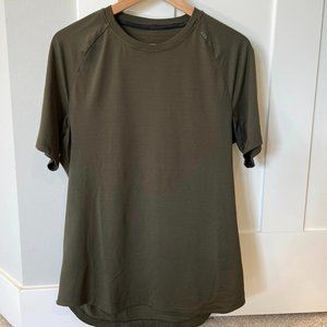 Lululemon Drysense Shirt Dark Olive size Medium